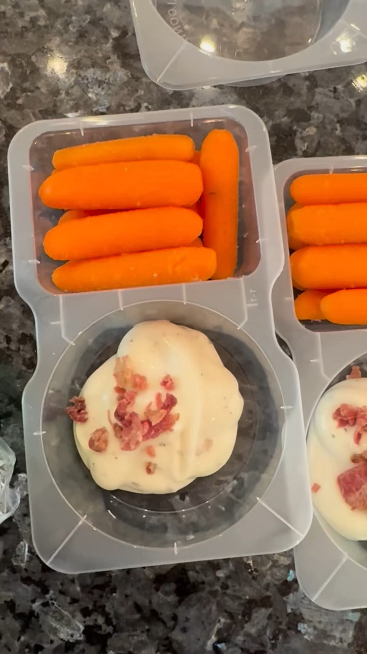 Baby Carrots with Bacon Ranch & Clementines, Cosmic Crisps and Berries 👌🏽

Are your kids more likely to eat prepackaged snacks? 

Make your own grab and go for dance/school/hockey etc with these leakproof containers from Amazon. 

Link in bio for my Amazon picks👌🏽 https://amzn.to/3HgbTQF

#LTKhome #LTKcanada #LTKfamily