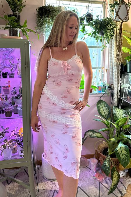 Pink floral midi dress, affordable outfit, amazon fashion finds 

#LTKfindsunder50 #LTKstyletip