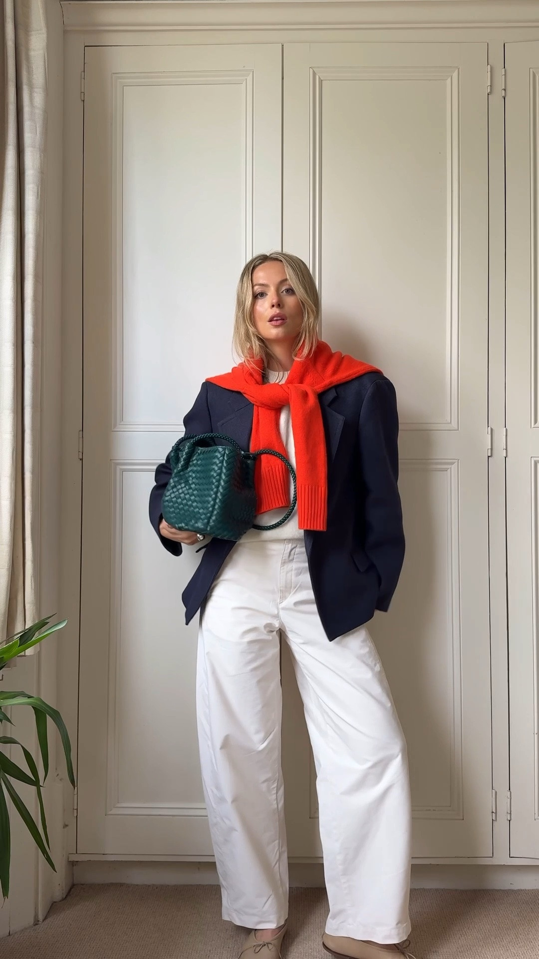 A very recreatable Pinterest inspired outfit for spring 

Barrel leg trousers, cream base, Uniqlo barrel trousers, ballet flats, navy blazer, cos, pop of red, red knit, green bag, Katie loxton, woven bag, spring outfit, work outfit

#LTKuk #LTKspring #LTKworkwear