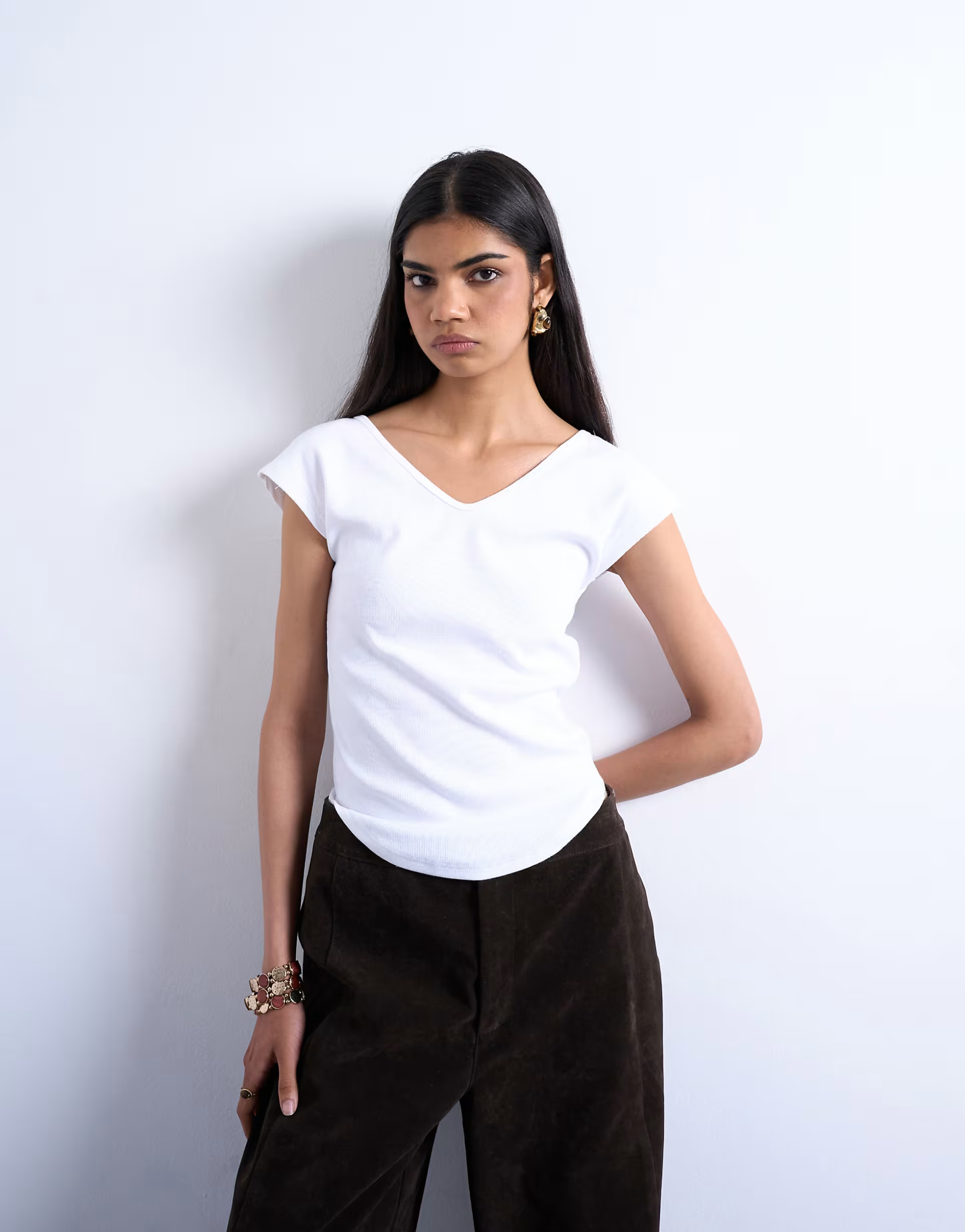 Topshop rib fitted v-neck curve hem tee in white | ASOS | ASOS (Global)