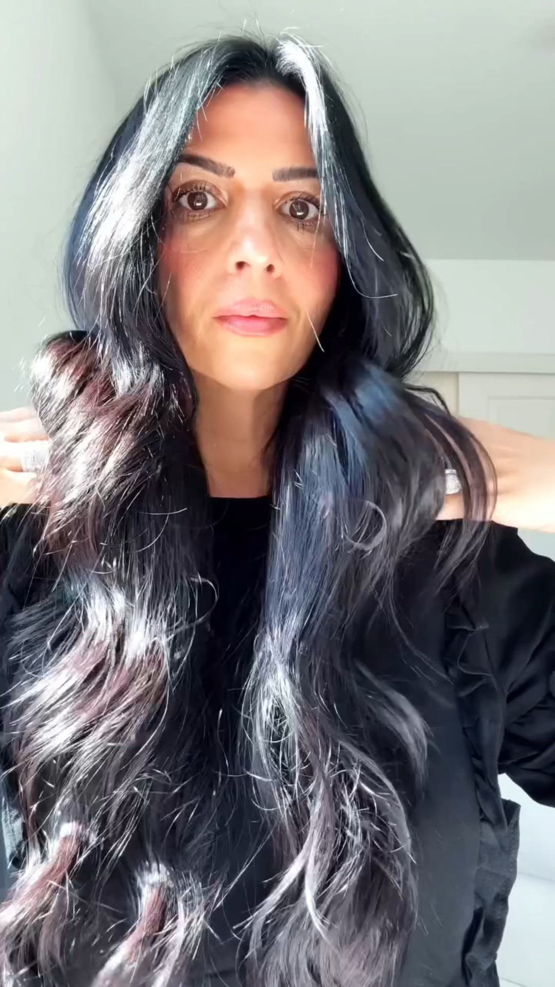 ✨New month, new gloss goals ✨ Starting June off with the shiniest hair of my life — and I’ve never felt better about my routine 💁🏻‍♀️

Here’s everything I’ve been using to get that glassy, frizz-free finish:
🫧 Kerastase Gloss Absolu Bain Hydro-Glaze Anti-Frizz Shampoo
🫧 Kerastase Gloss Absolu Insta-Glaze Anti-Frizz Conditioner
🫧 Kerastase Gloss Absolu Glaze Milk Anti-Frizz Heat Protectant
🫧 Kerastase Gloss Absolu Glaze Drops Anti-Frizz Hair Oil
🪮 Mason Pearson Nylon & Bristle Brush — my forever holy grail for smoothing and shine
💨 Dyson Airwrap — for that polished, salon-style blowout at home

Smooth, strong, and reflective — just how I like to enter a new month 💫 

#glasshair #glossyhair #frizzfreehair #hairgloss #healthyhairjourney #haircareroutine #luxuryhaircare #kerastasehair #dysonhair #masonpearson #haircare #hairgoals2025 #sleekhair #haircareobsessed #hairtransformation #glossabsolu