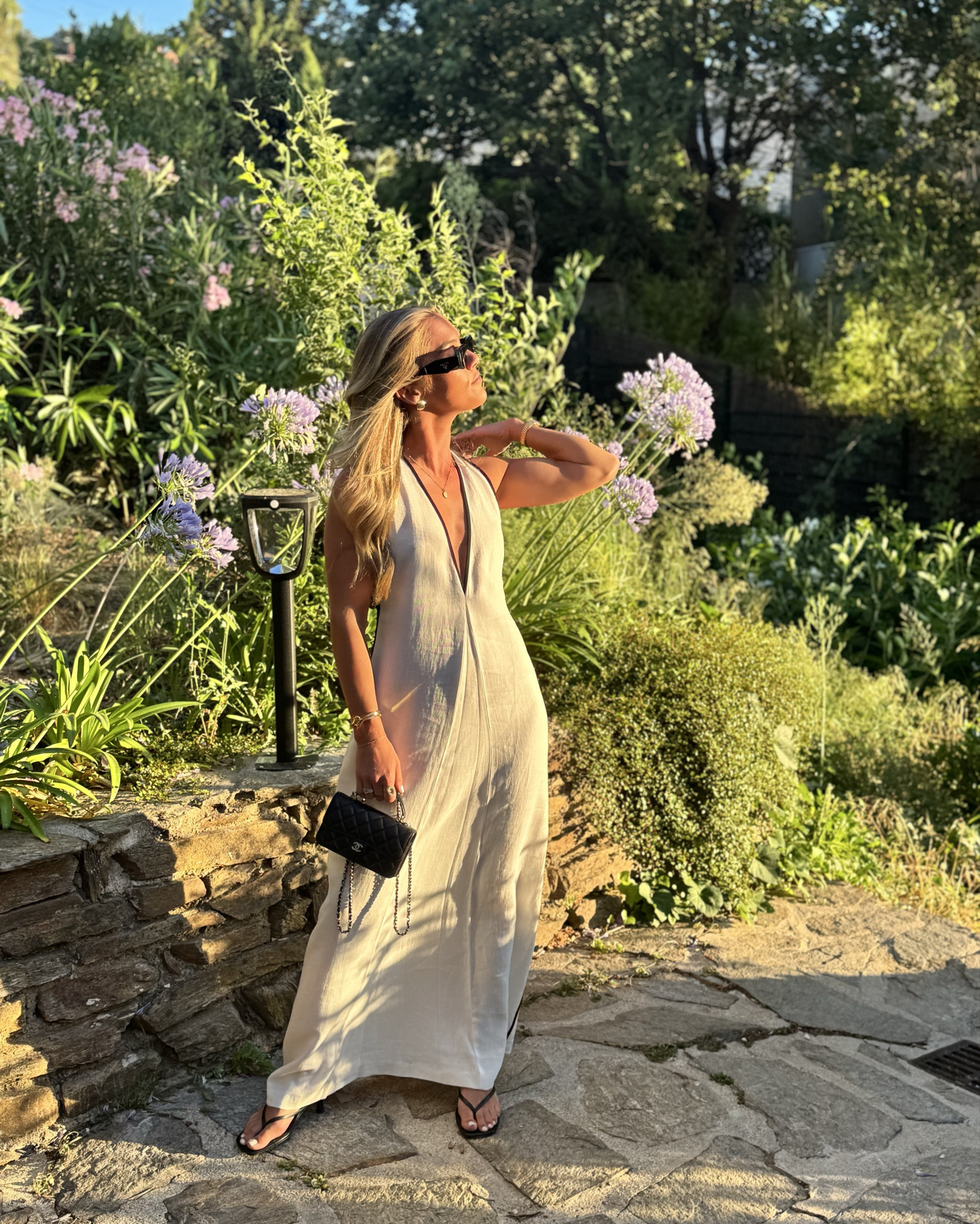 Zara: linen blend knit. V-neck and sleeveless. Contrasting trim detail. Hem finished with a front slit | 3336/586/712