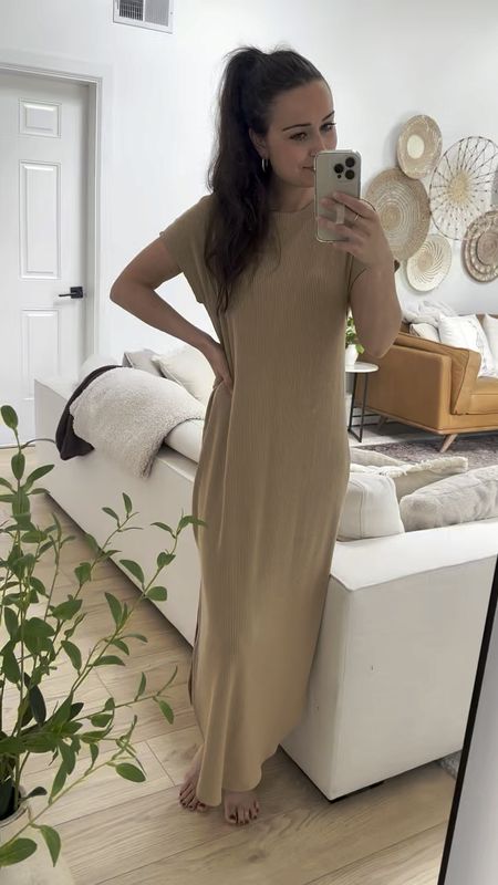 Comfy womens ribbed short sleeve maxi dress from Walmart - I’m wearing size small in the color “ant.” Love this spring/summer look! 

#Walmartfinds 
#Walmartfashion