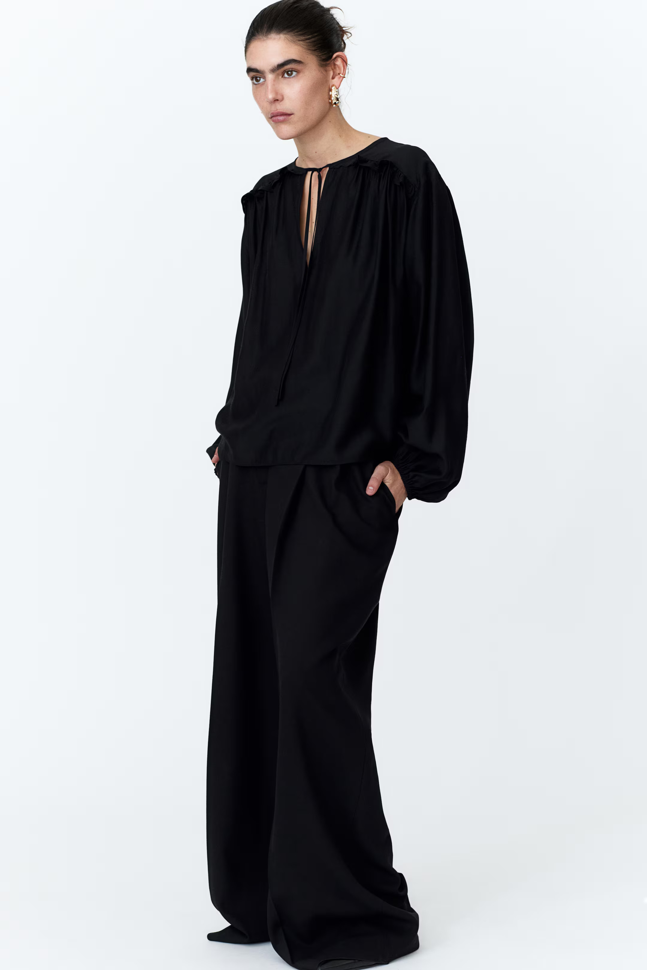 Ruffle-Trimmed Blouse - Black - Ladies | H&M US | H&M (US + CA)