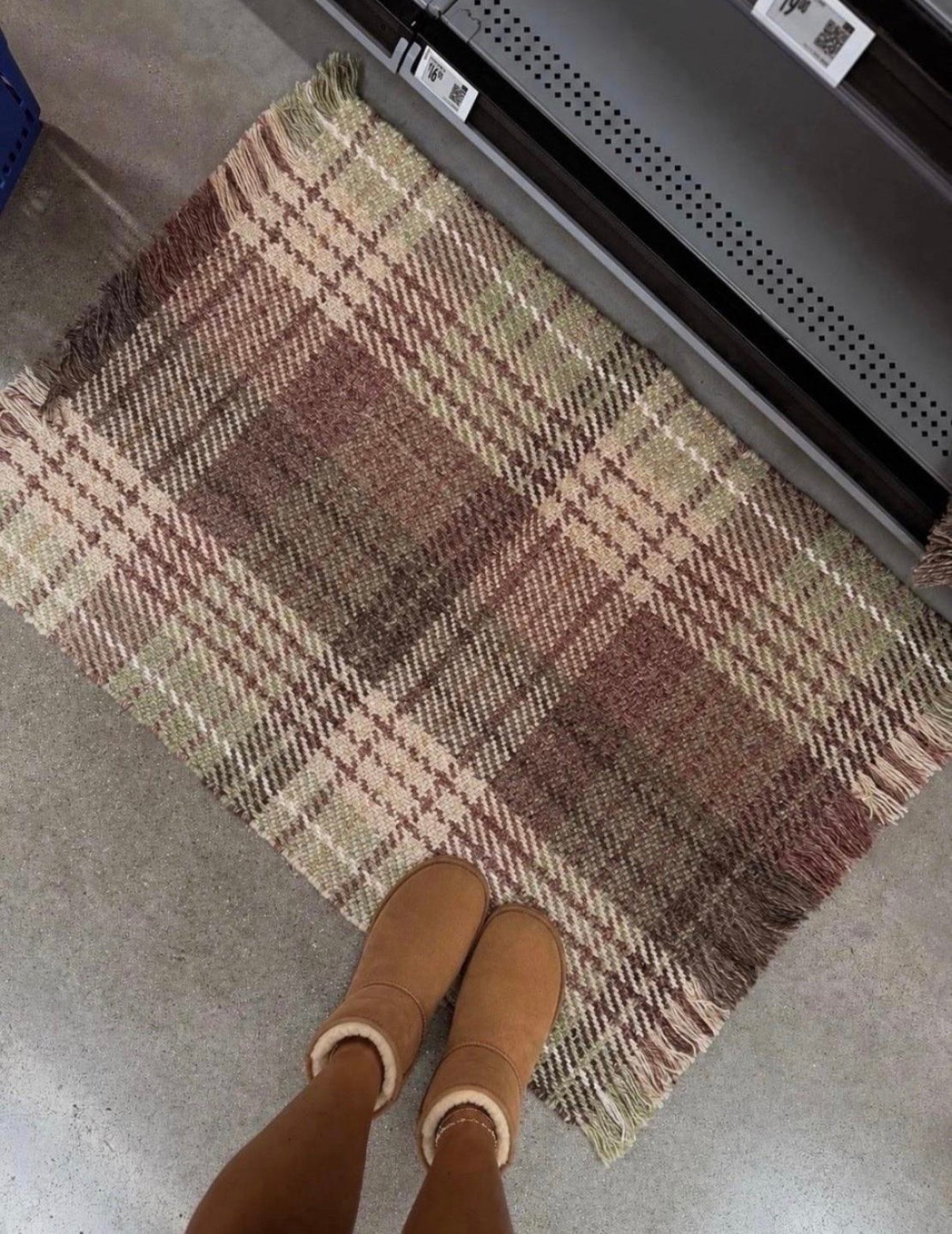 The perfect fall rug 🤎🍂

#LTKdayinmylife #LTKSeasonal #LTKHome