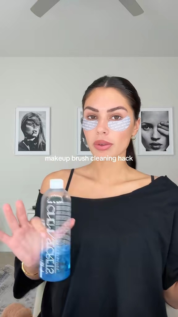 the best makeup brush cleaner !! 