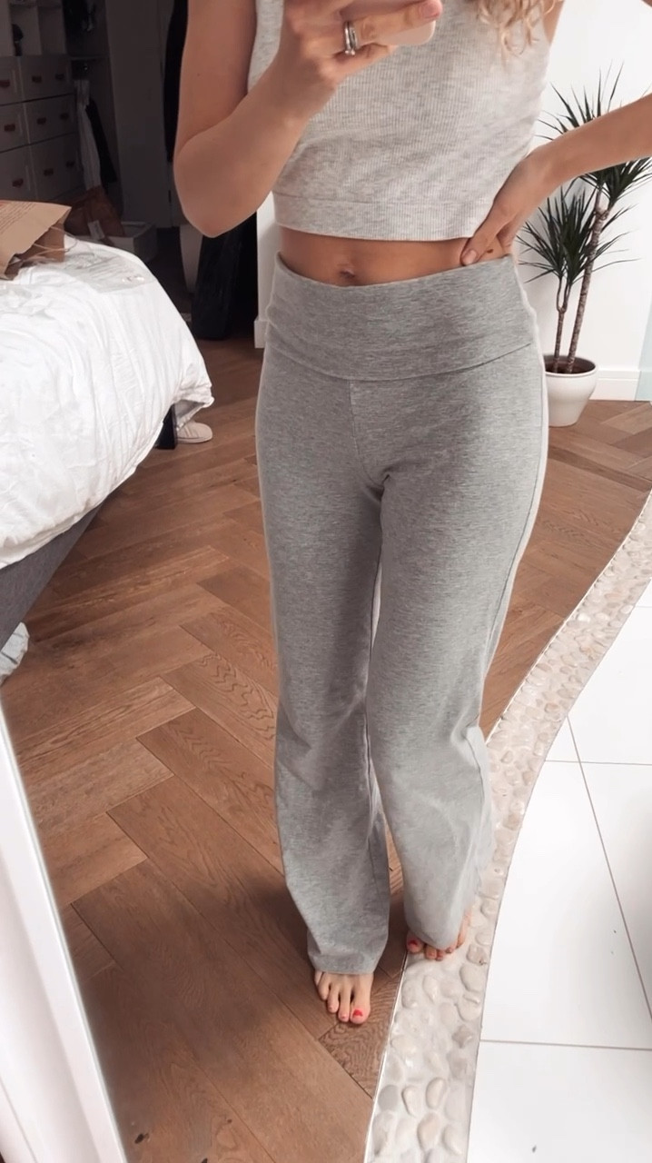 Trousers in soft jersey with a wide, foldover waistband and straight legs that flare to the hems.

#LTKuk #LTKsummer #LTKstyletip