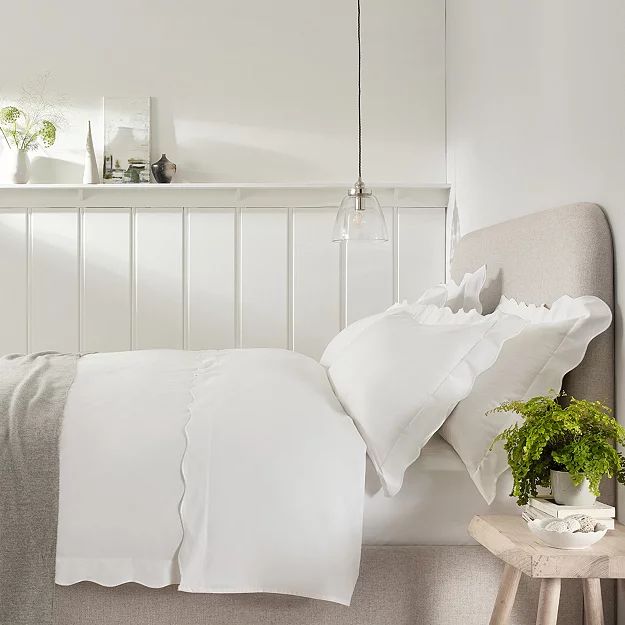 Scallop Edge Bed Linen Collection | The White Company (UK)