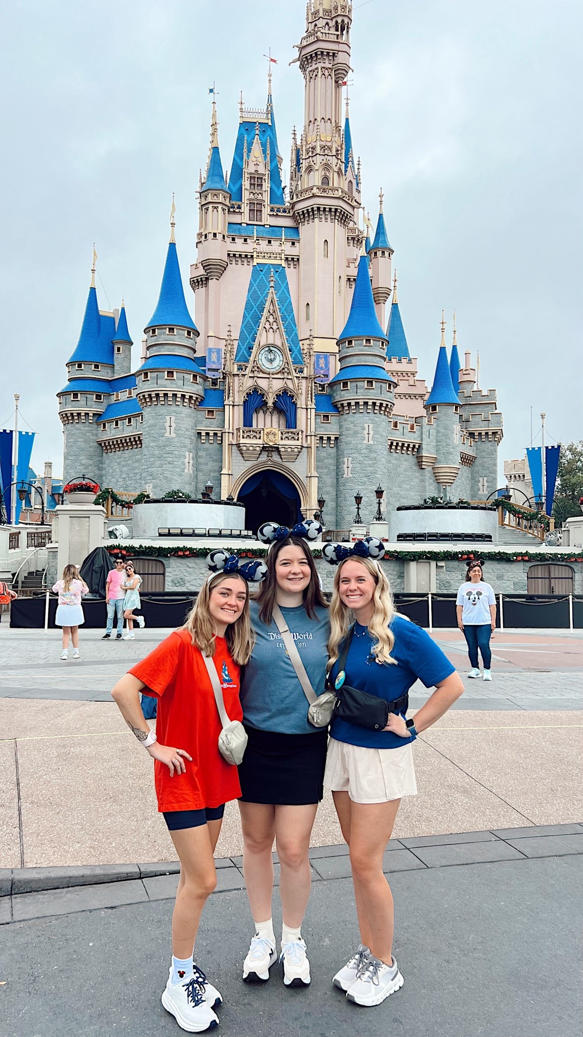disney day with bestiessss💙🩶❤️ 

#LTKSeasonal #LTKActive #LTKTravel