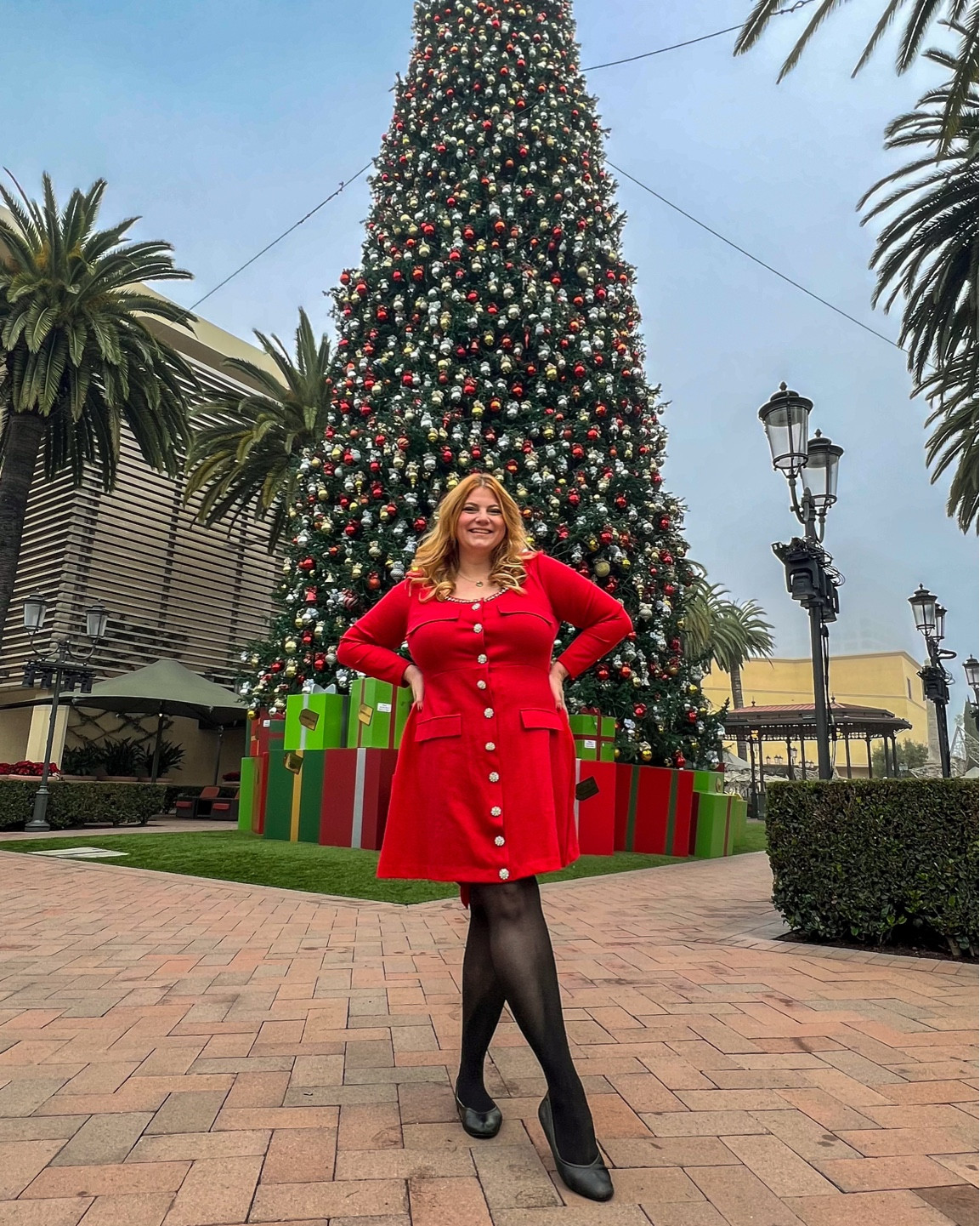 Obsessed with this holiday dress from Eloquii’s Kate Spade collaboration! I’m wearing a size 16 and it has plenty of stretch! 

#LTKPlusSize #LTKHoliday #LTKSeasonal