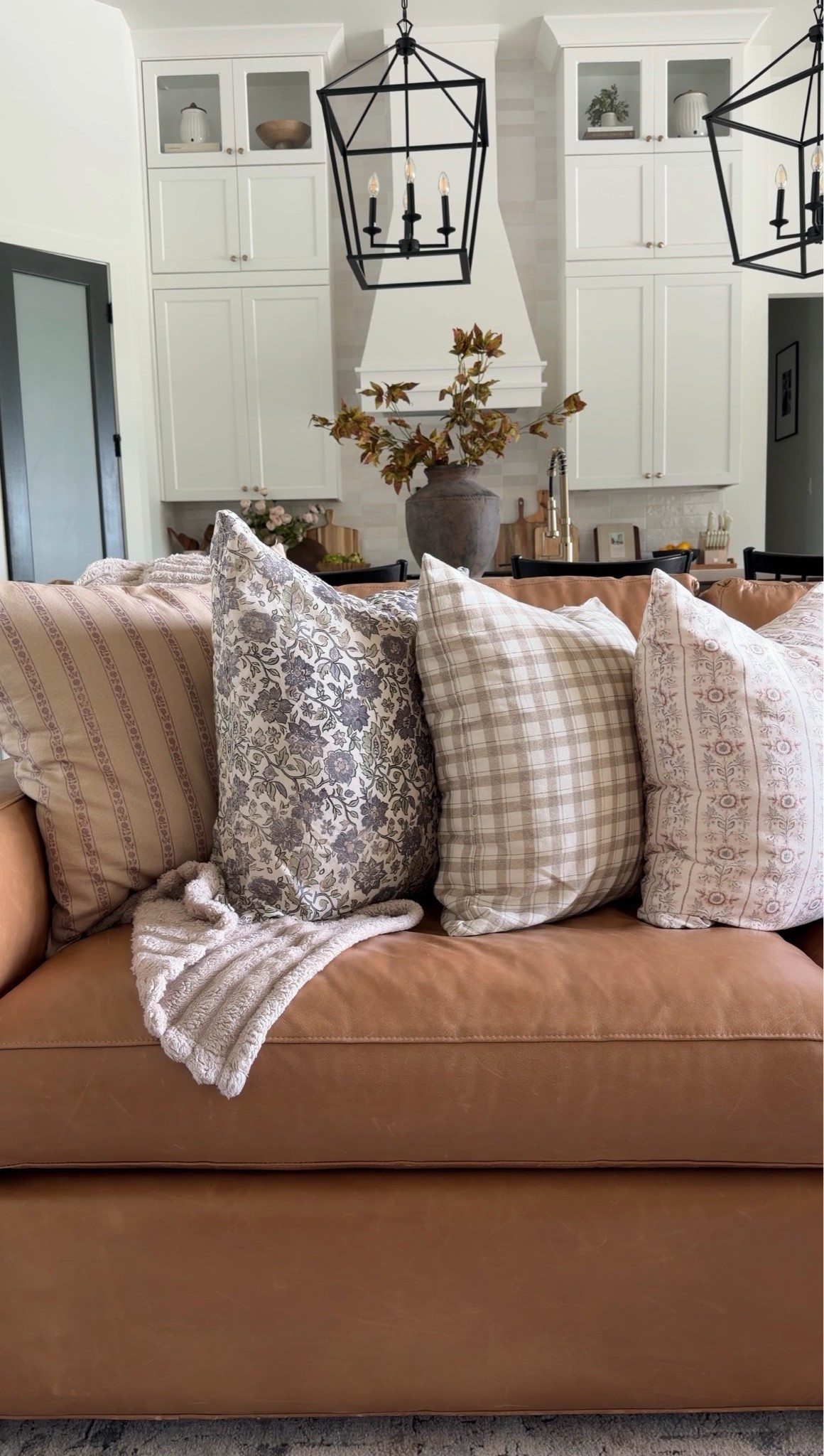 Pillow Covers ✨

Sofa, crate and barrel, woven nook, pillows, couch, fall

#LTKActive #LTKSeasonal #LTKHome