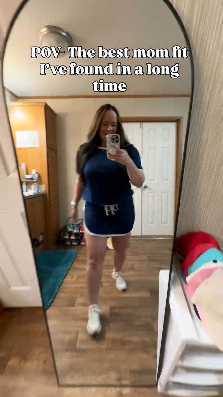 Comfy cute affordable yassss please. 💁🏻‍♀️

Because when moms feel good… we show up better. 💙

#momfit #momstyle #comfyandcute #ootd #midsizefashion

#LTKActive #LTKootd #LTKmomlife