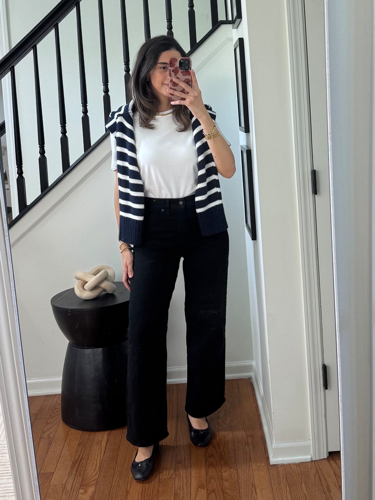 Striped sweaters are one of my favorite transitional capsule pieces.
Easy to layer, easy to style, and they instantly make an outfit feel polished.
#capsulewardrobe #wintertospring

#LTKSeasonal