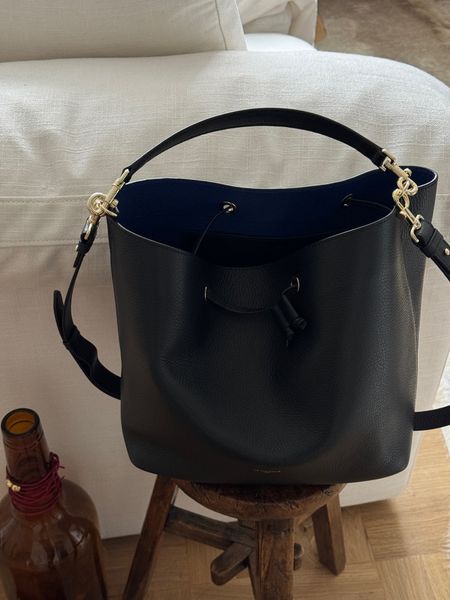 Oversized bucket bag perfect for work or travel