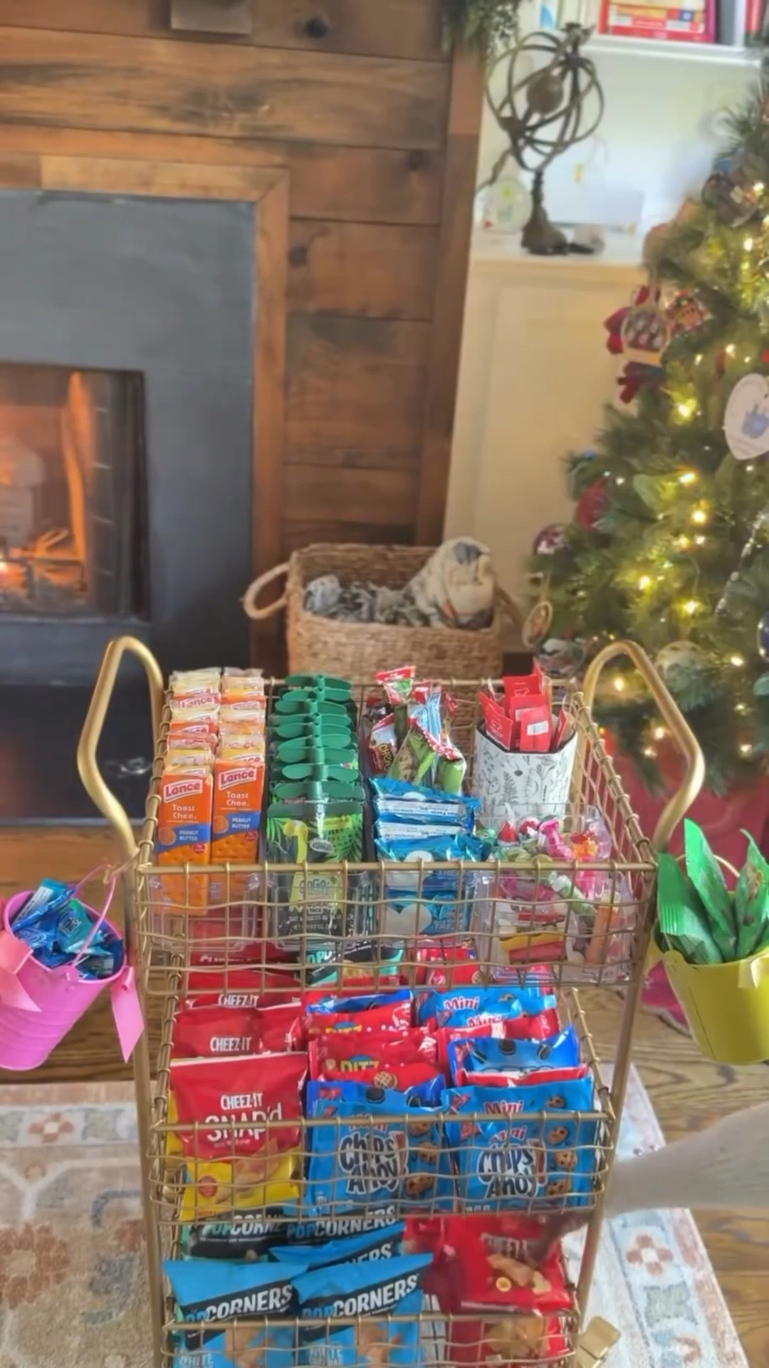 ✨Restock our delivery driver snack carts✨
We love doing this every year as a small token of appreciation and to say thank you to our amazing, hardworking delivery drivers! 🚛🎄✨

#deliverydriver #snackcart #holidaycheer #restockasmr #deliverydriversnackcart