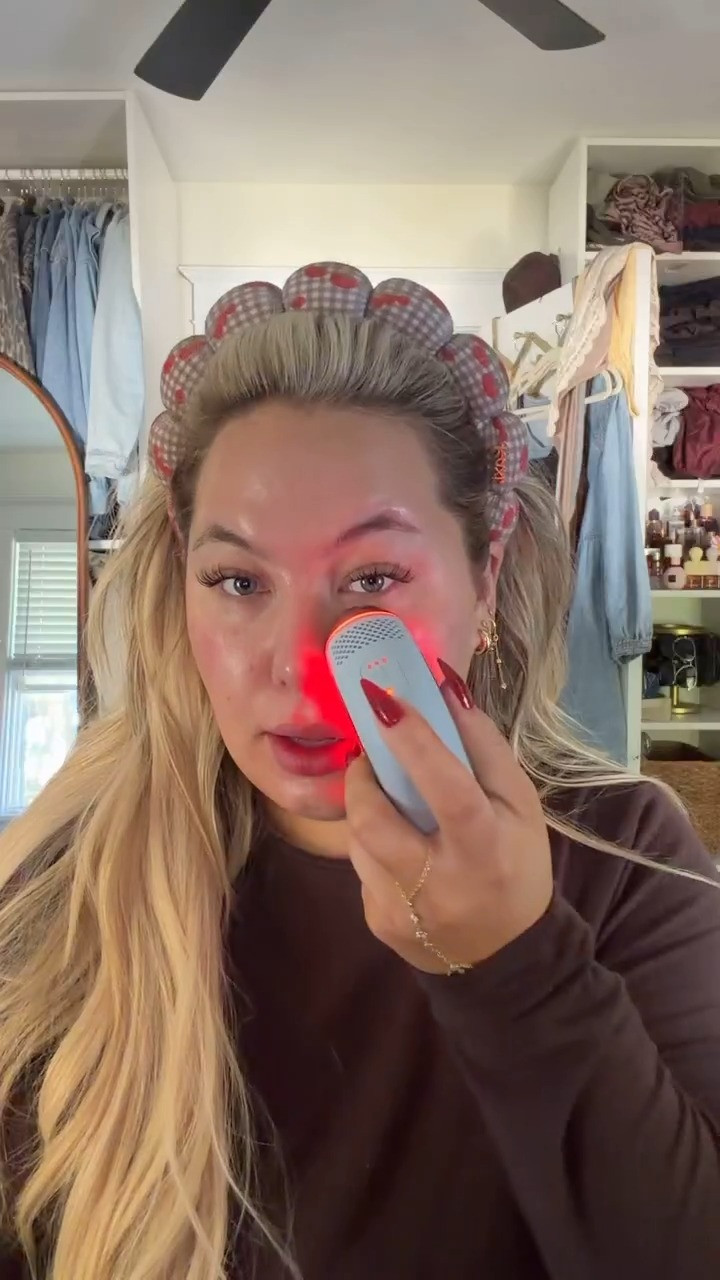 The Shark Depuffi is truly a game changer! Feels like the spa at home! Definitely will be my go to gift these year, and it's on sale right now!  

 #LTKgrwm #LTKselfcare #LTKBeauty