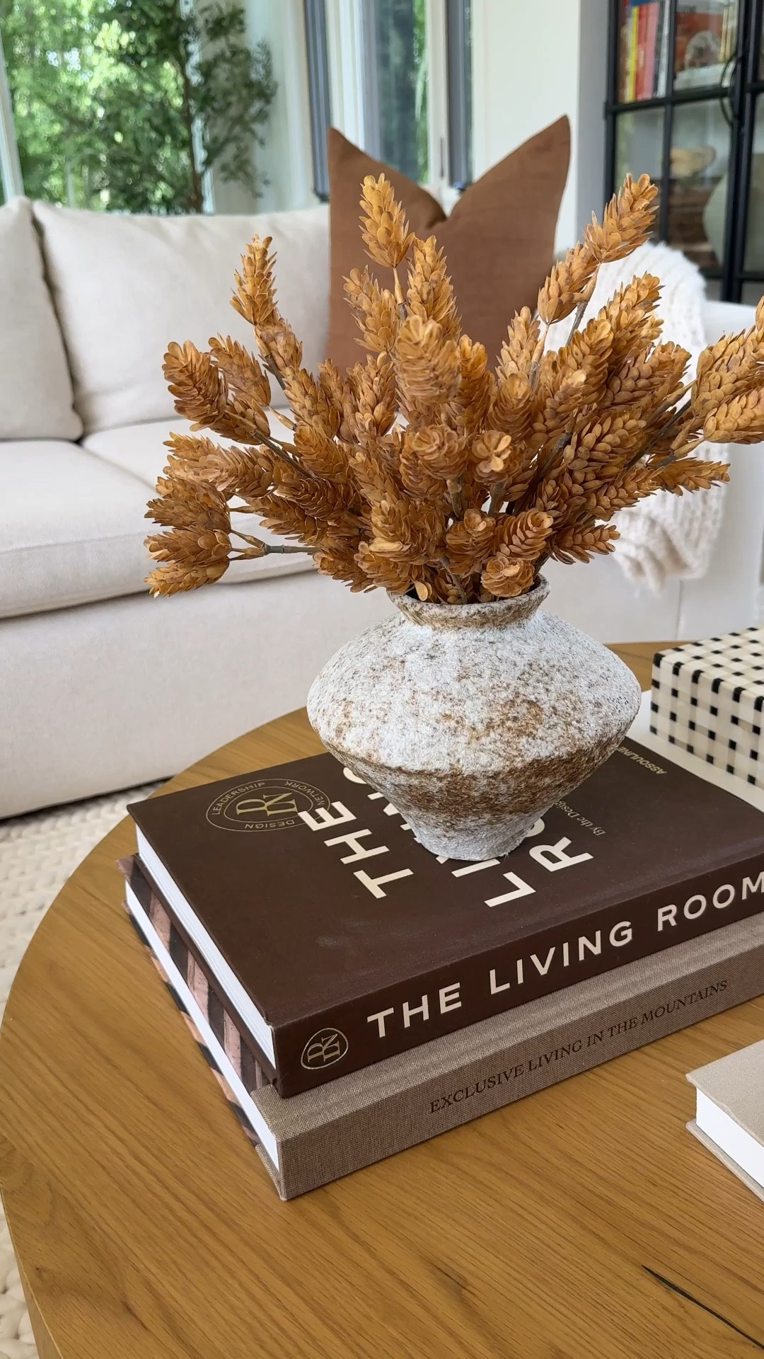 Fall coffee table decor details 🌾 Target bunch for $15!!

Autum home
Living room 


#LTKHome #LTKSeasonal #LTKFindsUnder50