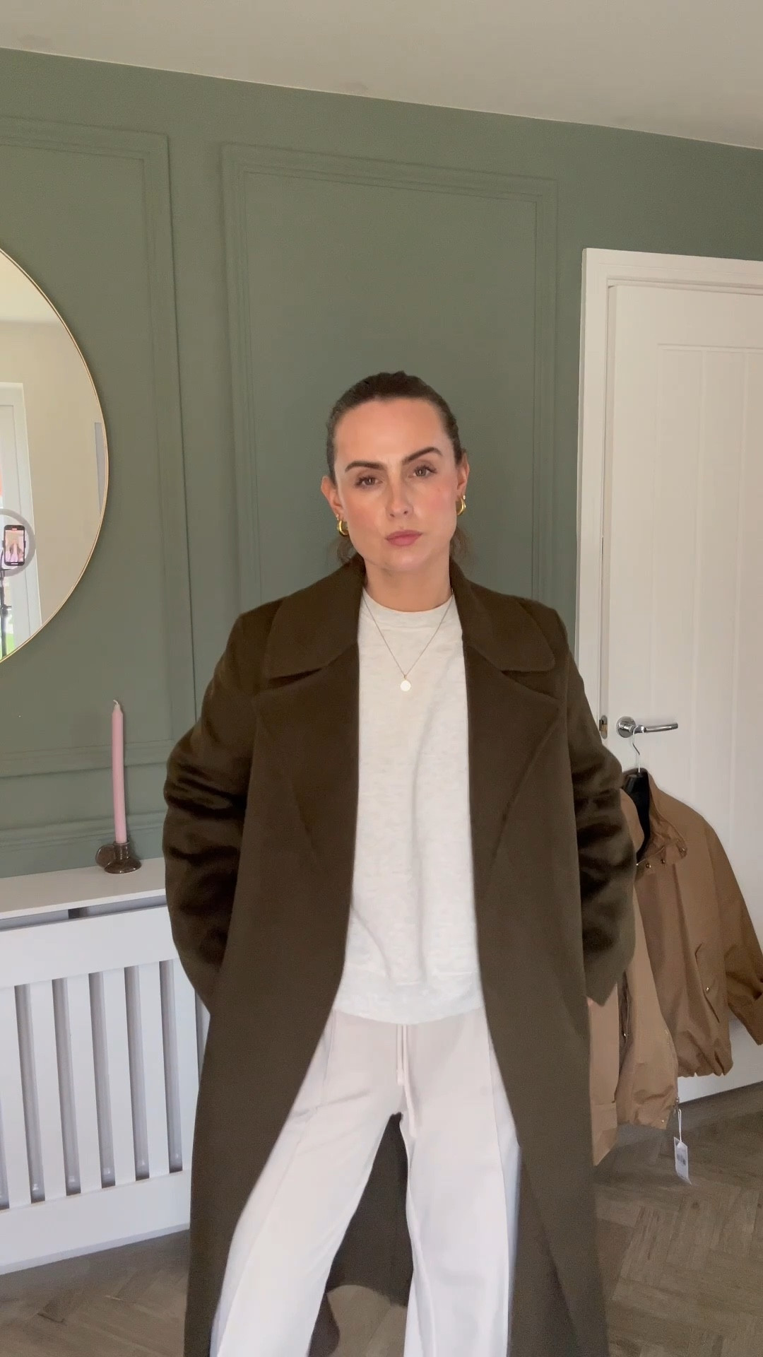 I’m wearing size S in the coat 💚
Size 2 in the ballet flats
XS in the funnel neck coat 🤎