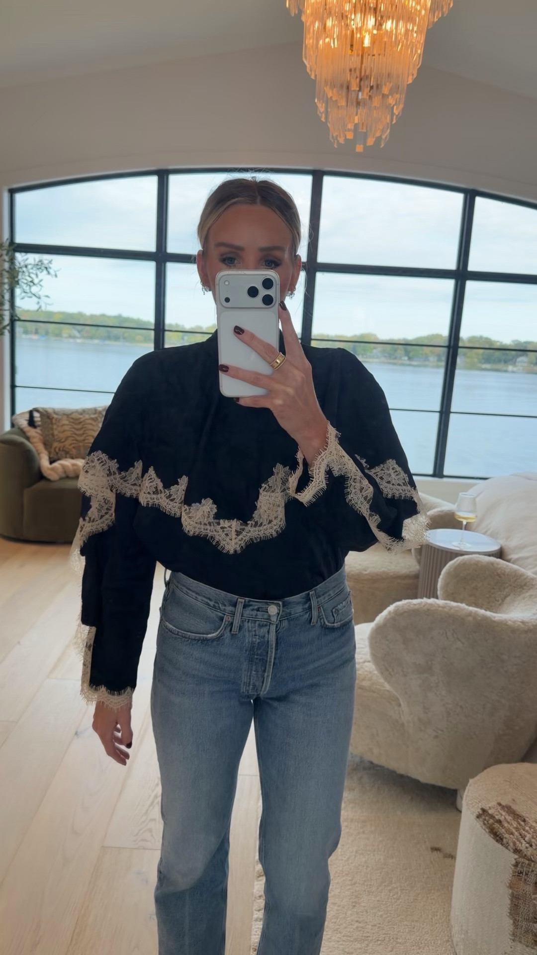 This top is simply stunning! 🤩 the details and color combo are so gorgeous ✨🤌