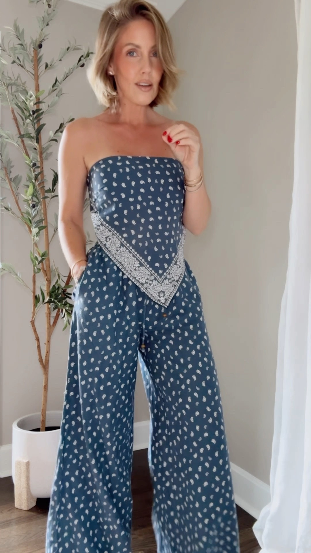 XS top / XS pants / I sized up a half in the wedge sandals

#LTKootd #LTKPetite #LTKSeasonal
