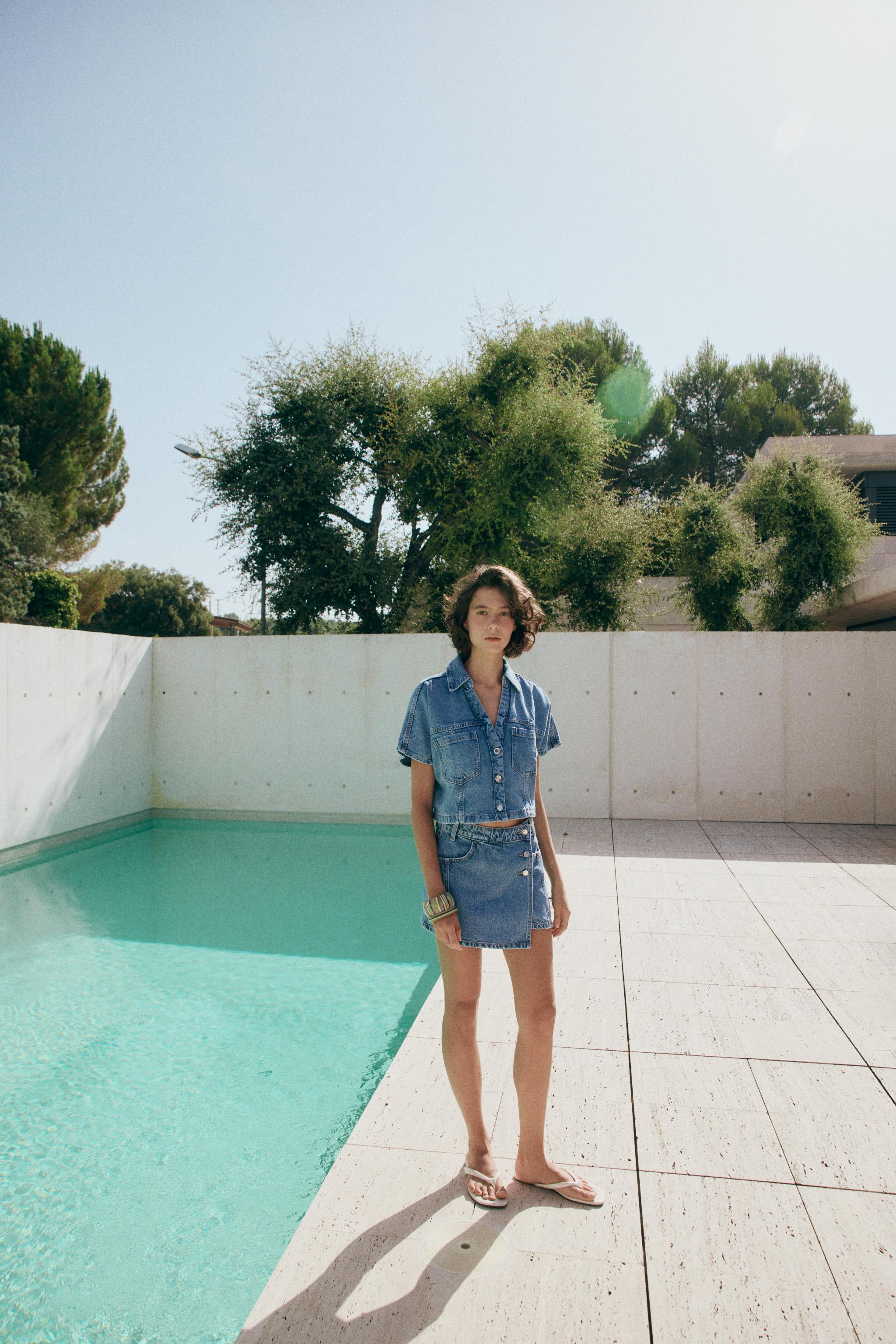 Skort with a wrap front. Front pockets and patch pockets on the back. Front closure with a hidden... | Zara US