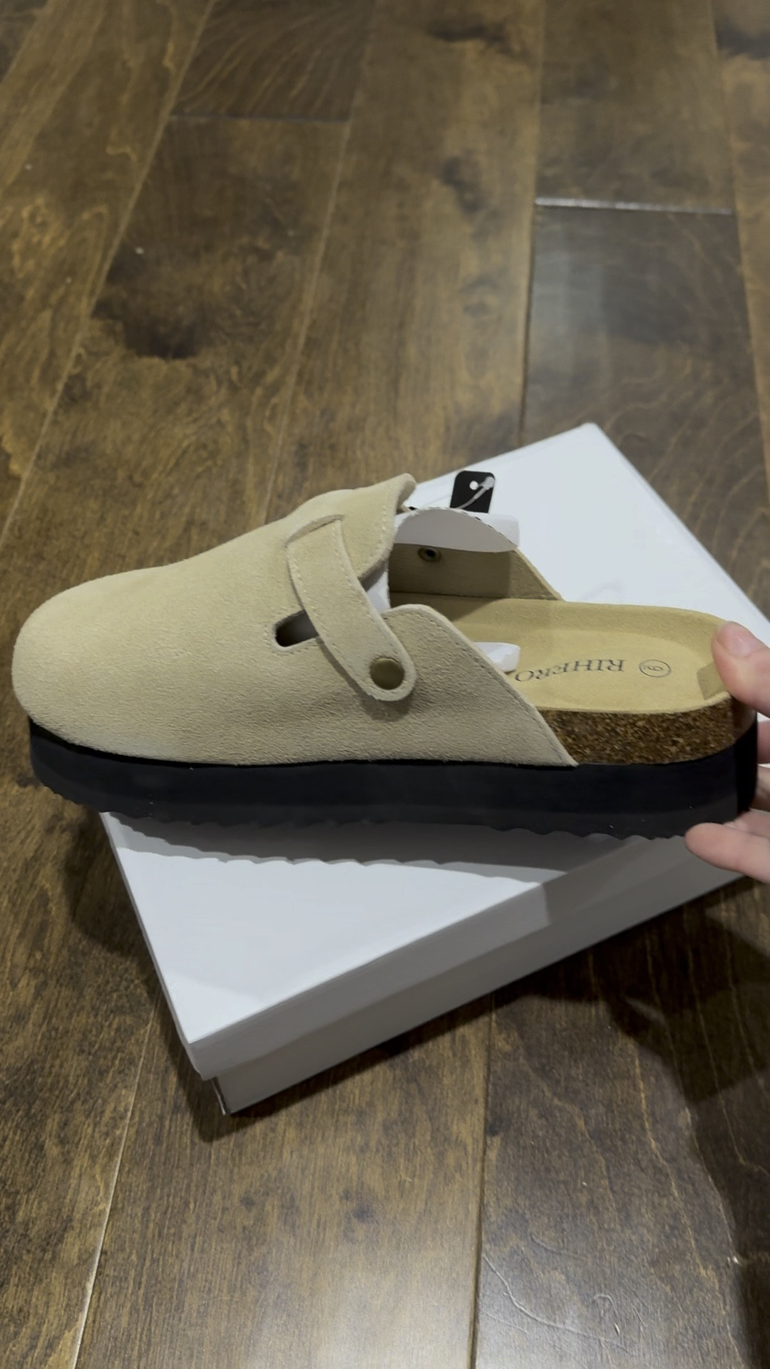Amazon has a deal on these super platform clogs 😍🙌🏻 😍

#LTKGiftGuide #LTKsalealert