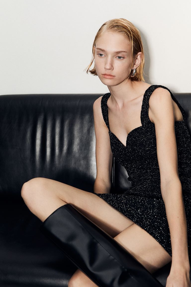 Glittery bodycon dress | H&M (UK, MY, IN, SG, PH, TW, HK)