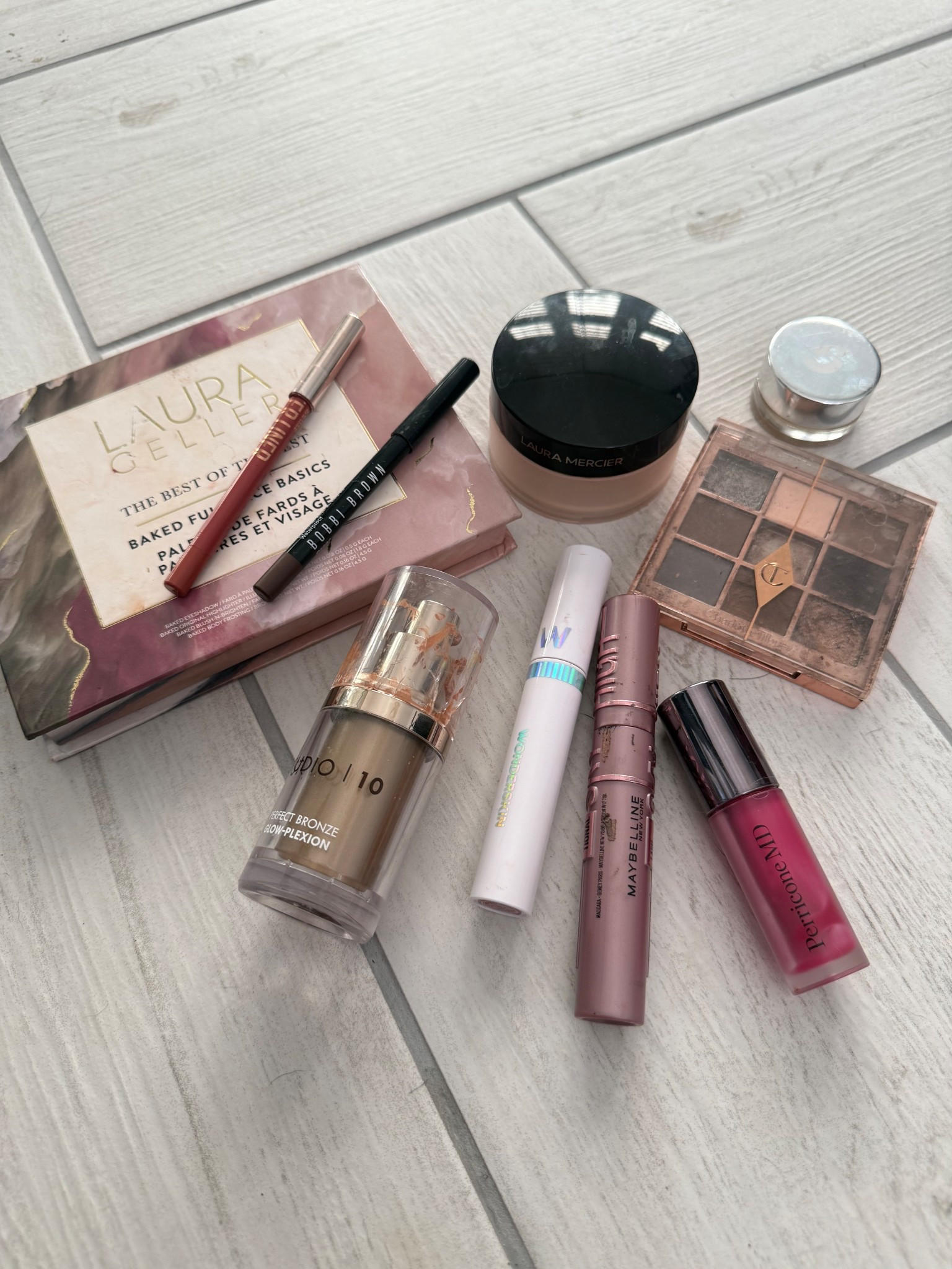 My current, everyday make up products

Studio 10 bronzer
Laura Mercier setting powder
Laura Geller blush palette 
Glossier concealer
Maybelline mascara
Bobby Brown eyeliner
Charlotte Tilbury eyeshadow 
Wonderskin lip tint
Maybelline lip pencil
Perricone lip glosss

#LTKover50style #LTKbeauty #LTKuk