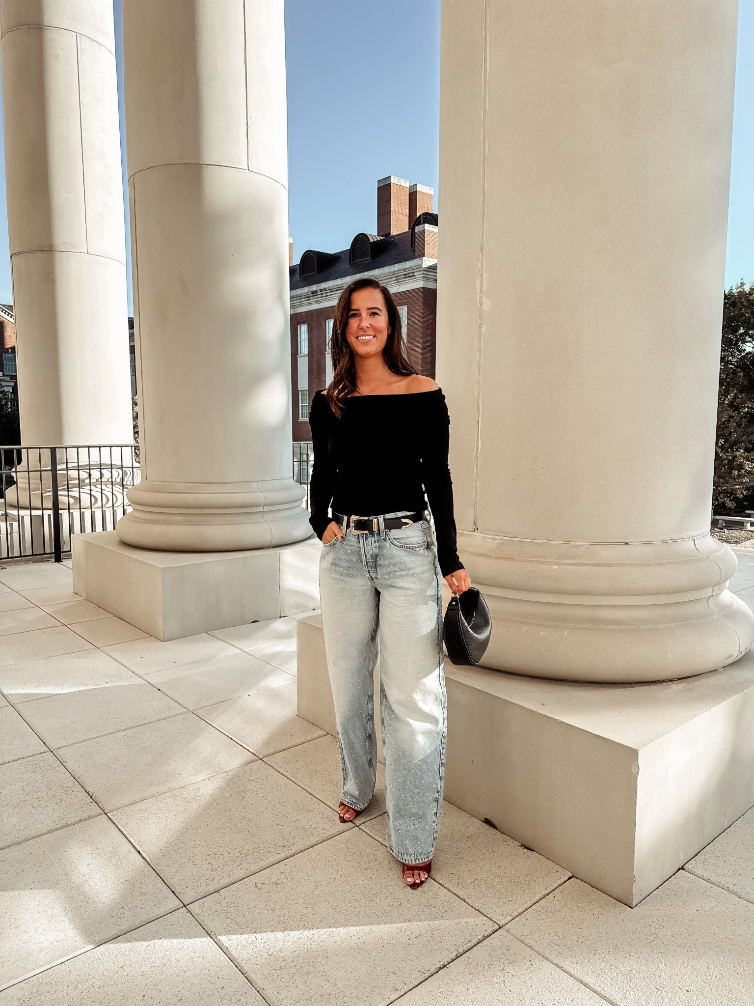 Sparkly jeans?! 🙂‍↕️🙂‍↕️🙂‍↕️

#LTKFindsUnder100 #LTKHoliday #LTKSaleAlert