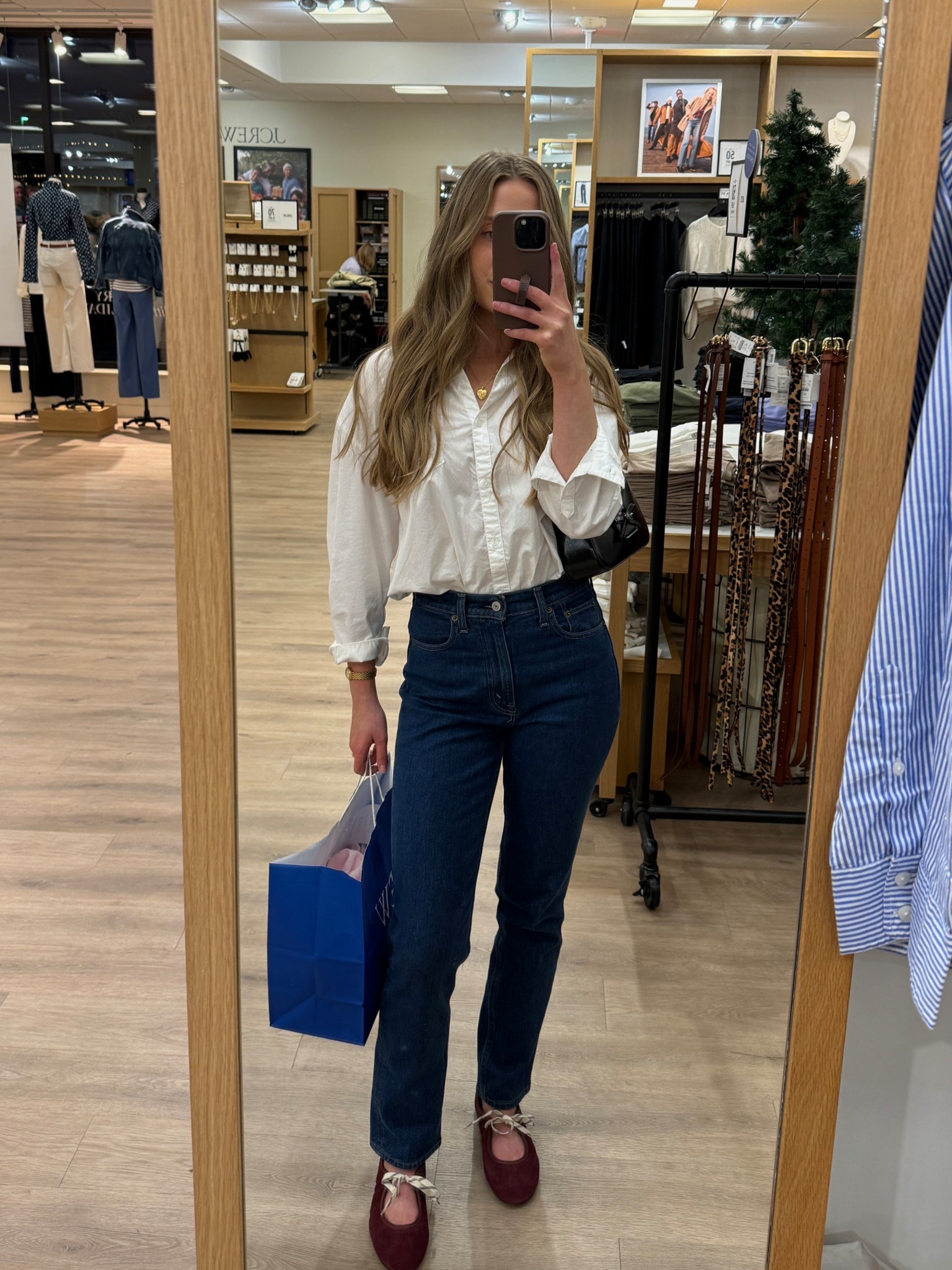 Wearing a size S in my Old Navy oversized white button down 
Abercrombie curve love high rise 90s straight jeans in size 25 color dark marble (On sale rn!)
Zara burgundy ballet flats
Target gold initial heart charm necklace
Amazon gold watch & black handbag

#LTKootd #LTKFindsUnder50