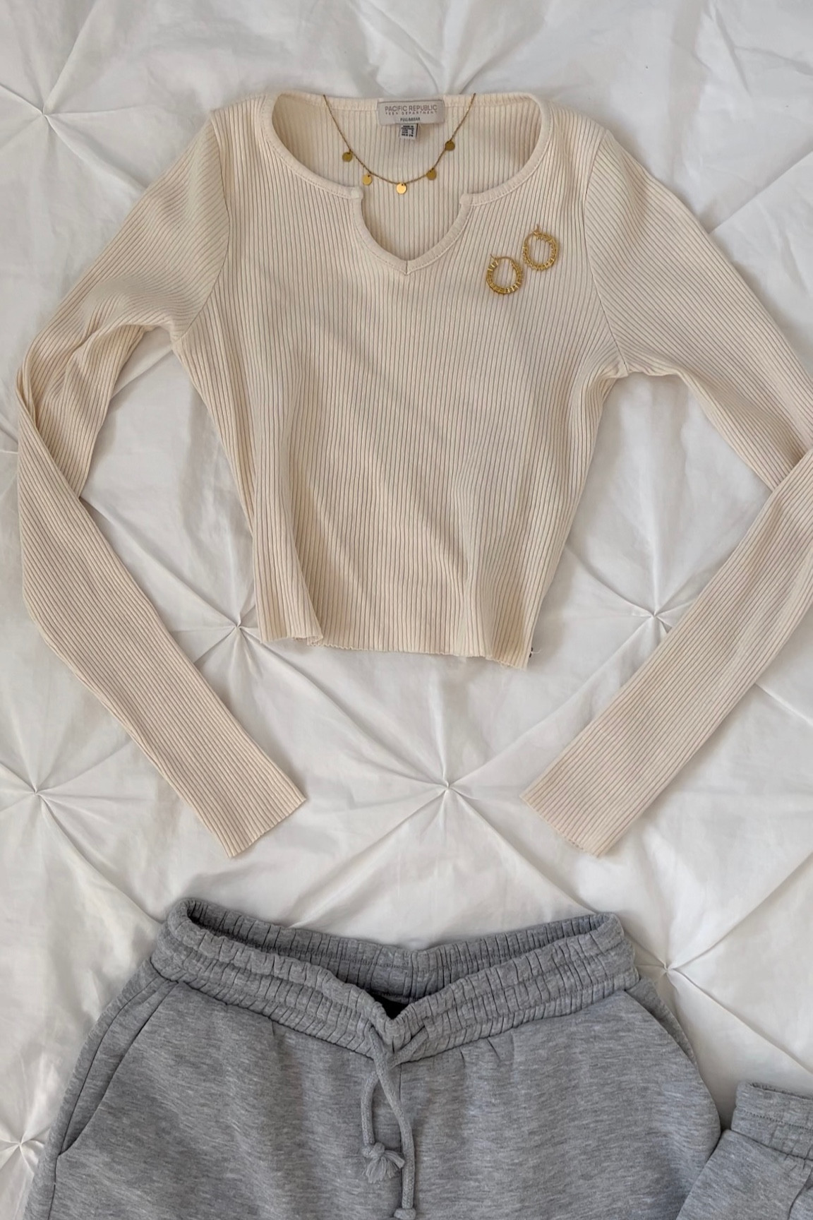 School outfit, winter fashion, 2023 fashion, basics , gold hoops , gold jewelry, sweatpants , longsleeve , beige , outfit inspo, outfit inspiration 

#LTKfit #LTKFind #LTKunder50