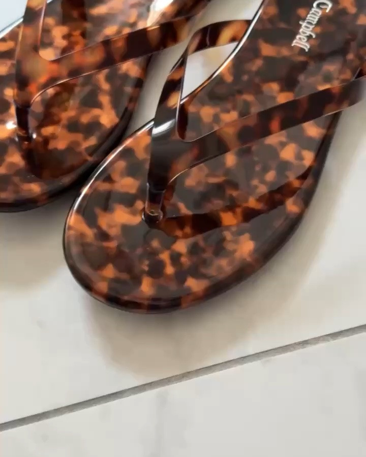 Spring sandals 
Sandals
Vacation 

#LTKSeasonal

#LTKootd #LTKdayinmylife