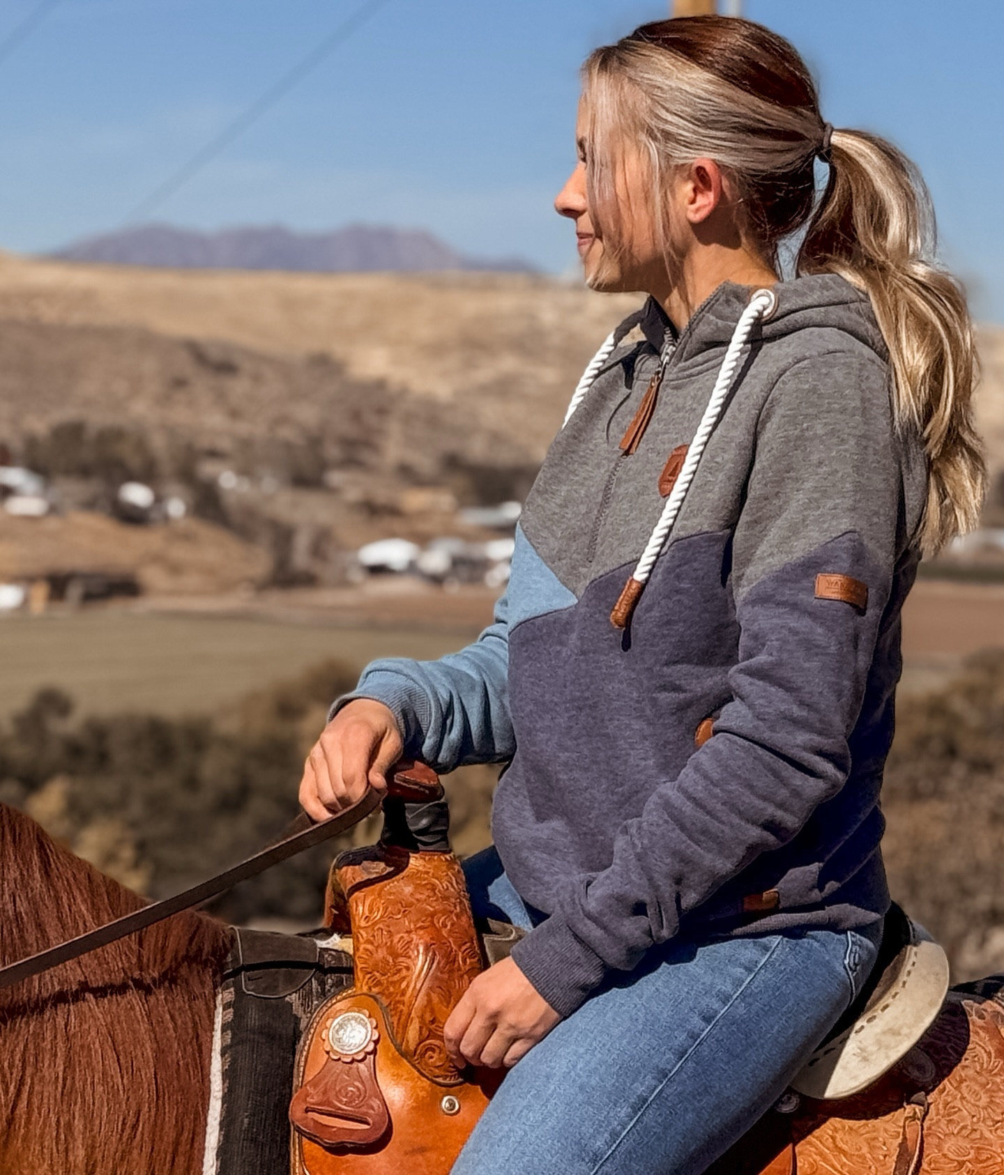 @wanakomeclothing tagging along for the last of our fall horse rides! 🧡💛

I LOVE a good half-zip hoodie, they don’t bunch up like full-zips do on rides. Also, I’m always surprised by the quality of their clothing and how thick the material is! This hoodie is going to last me forever. 👌

Style:  Roxy Petrol Mix Half-Zip Hoodie 

I personally recommend sizing up one size when ordering any of the hoodies for a slightly looser fit! I am 5’6 wearing a size L.

Happy Fall Y’all! 🍁🍂

#wanakome #westernstyle #westernfashion #cowgirl #ranchwear
