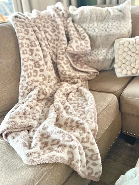 The Styled Collection’s most cuddly, buttery soft blanket! Better than Barefoot Dreams because it feels the same except it’s about half the price!

Throw
Leopard blanket
Butter blanket 
Gift guide


#LTKGiftGuide #LTKHoliday #LTKCyberweek