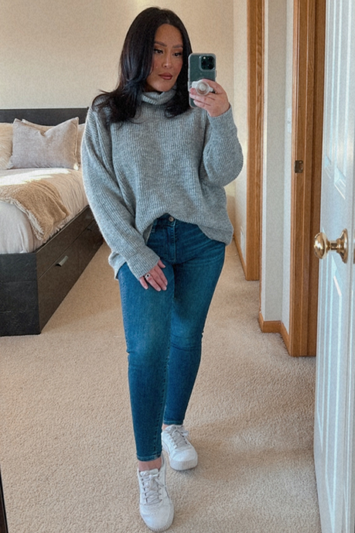 Comfy sweaters and skinny jeans 


#LTKbeauty #LTKFind #LTKcurves