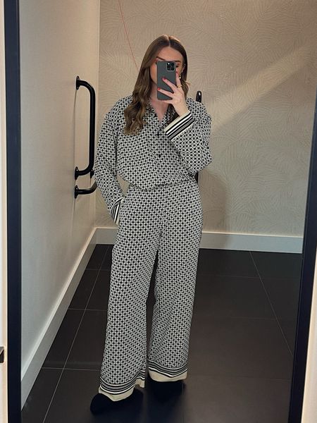 Abercrombie try on 
XS in the trousers
Medium in the printed shirt 