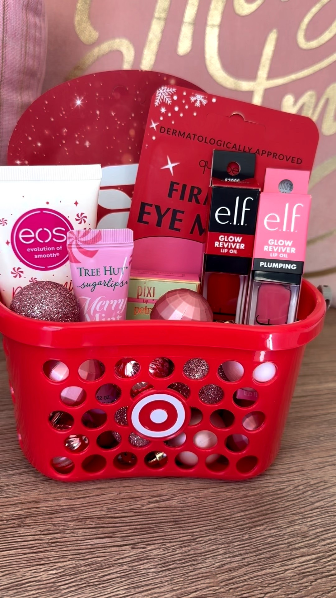 Mini beauty gift basket for every girl in your life who loves beauty! Teacher gift, gift for her, daughter, teen, present #gift #beauty #makeup #giftforher #Teengift
Christmas gift idea 

#LTKGiftGuide #LTKBeauty #LTKHoliday