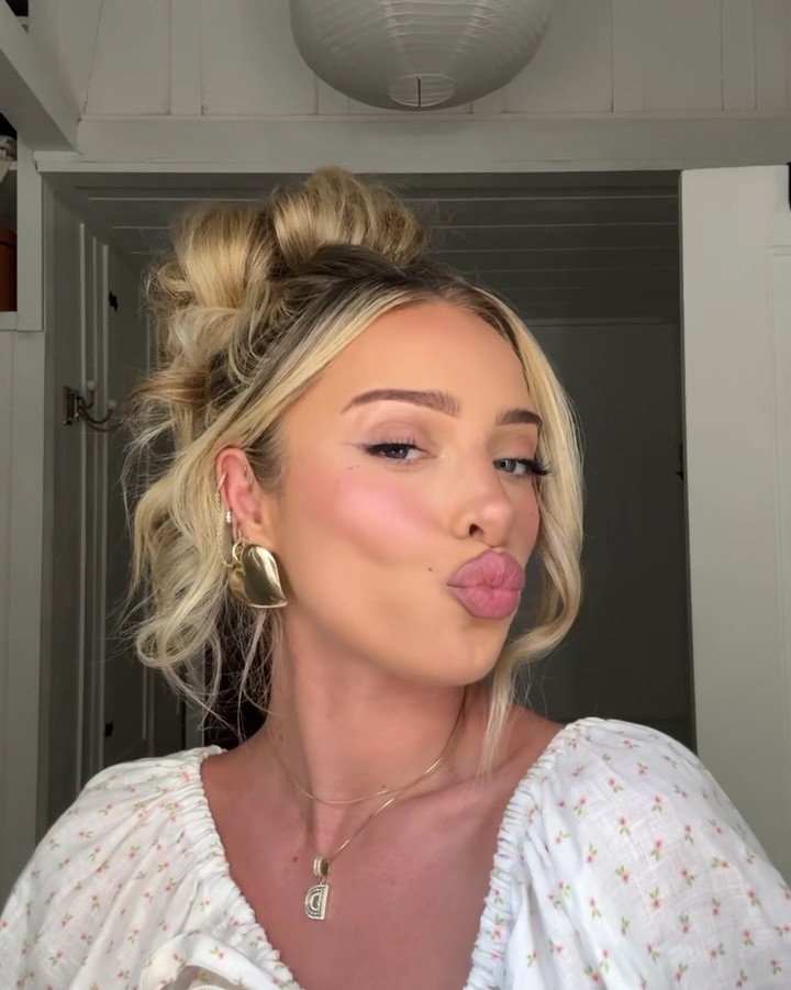 catfishing my lips & idc lol 😝🫦🎣

recipe to making my lips look bigger than they actually are:
- Benetint by benefit 
- Dibs contour in pink cosmos
- Dips liner in shade 01 
- Revlon matte lipstick in shade that girl
- Revlon crème in shade 762 flushed 💋

#LTKBeauty #LTKStyleTip 

#LTKVideo