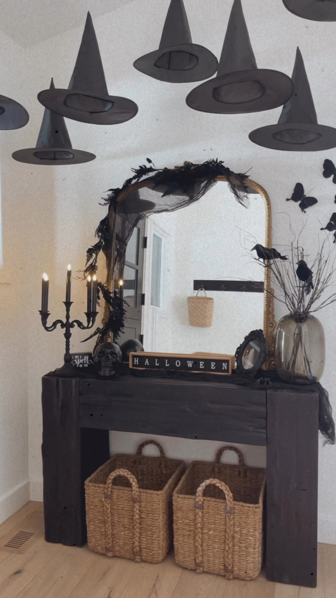 Halloween entry and console table styling 🧙🏻‍♀️🕷️🦇🕯️

Fall 
Home decor
Amazon 

#LTKHome #LTKSeasonal