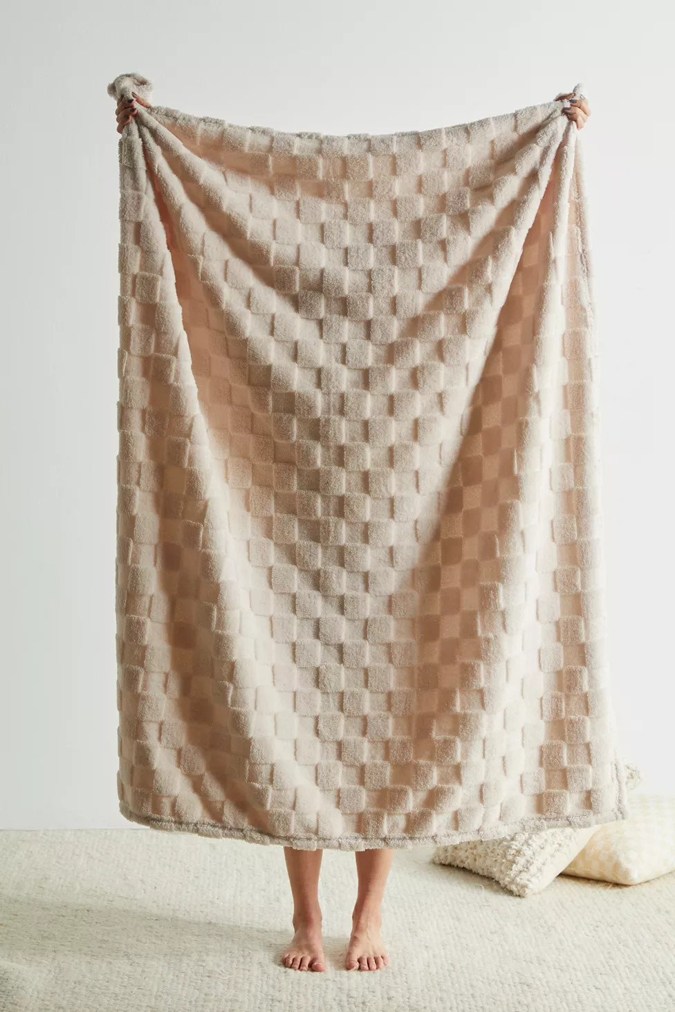 Checkerboard Super Plush Throw Blanket | Urban Outfitters (US and RoW)