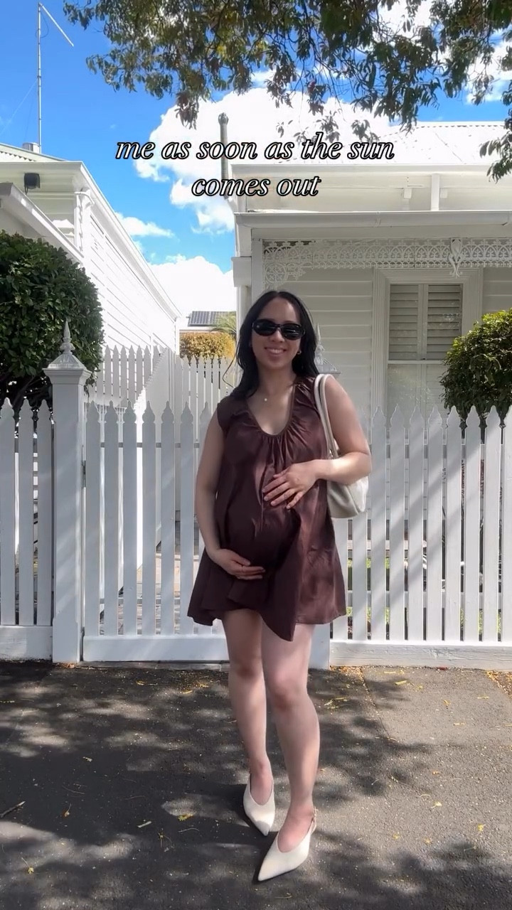 Melbourne blessing us with the most beautiful weather this weekend, so obviously I had to take this @billy_j_boutique dress out 🤎🤎🤎 
.
.
.
.
.
.
.
#petitefashionblogger #melbournefashionblogger #outfitreel #pregnantfashion #bumpfriendly