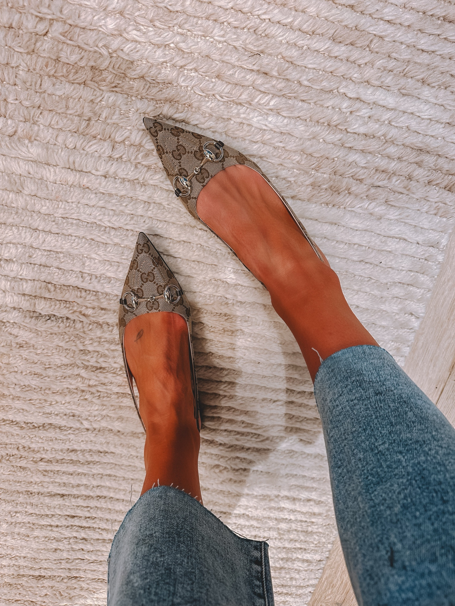 The chicest .. go with everything you wear flats! 🤩 Runs tts 