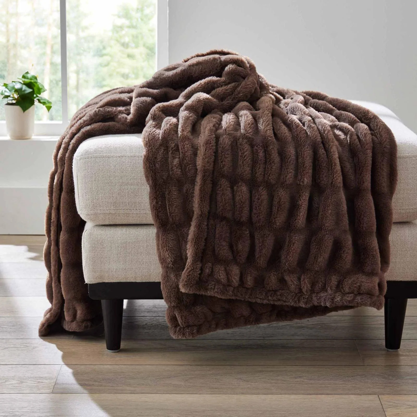 Better Homes & Gardens Dk Brown Polyester Faux Fur Reverse to Mink Throw Blanket, 50"X60", for Ad... | Walmart (US)