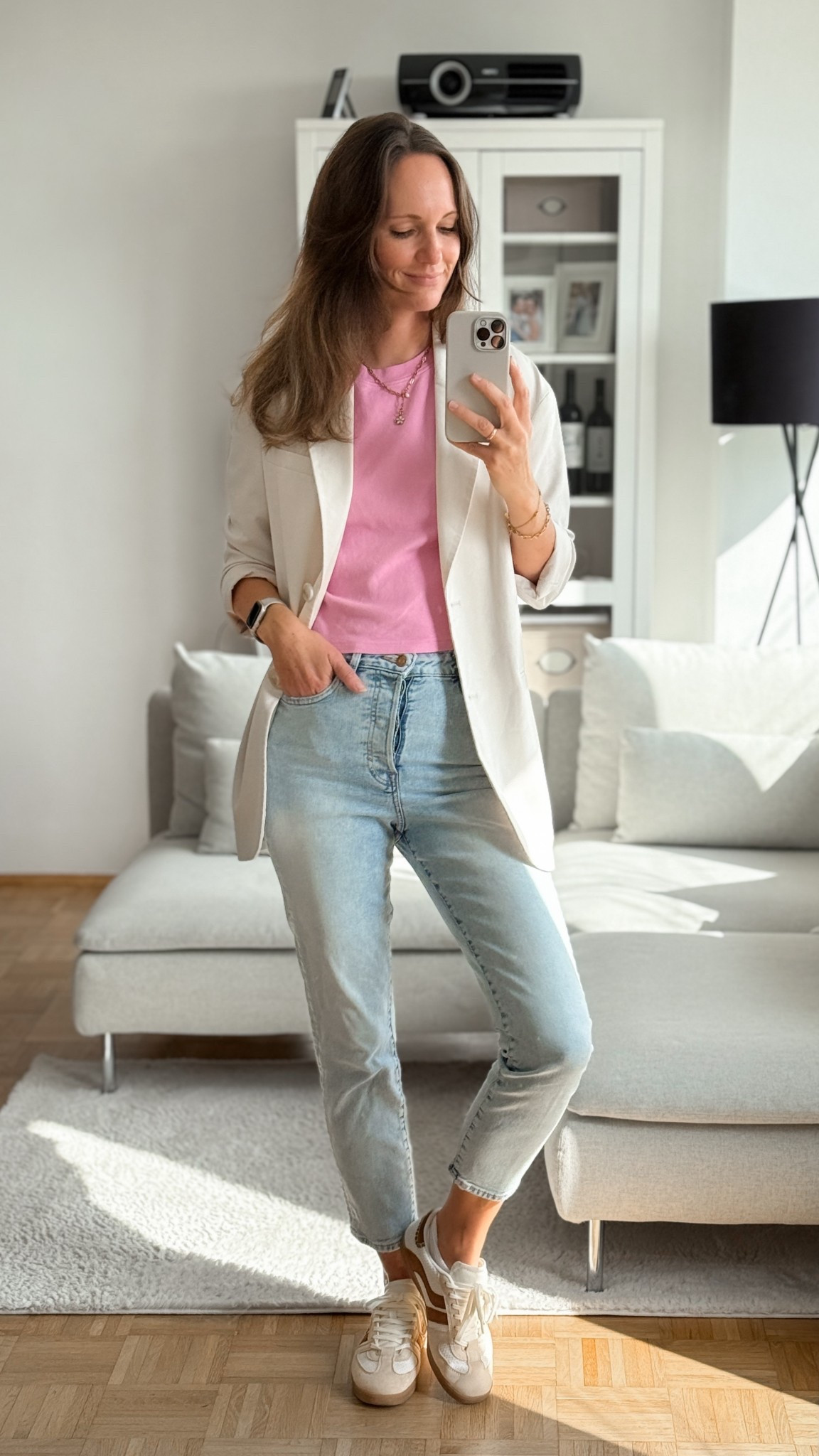 Mein Outfit von heute mit der Mom Jeans und dem frühlingshaften rosa Shirt von Bonprix.

#LTKstyletip #LTKspring #LTKdeutschland
