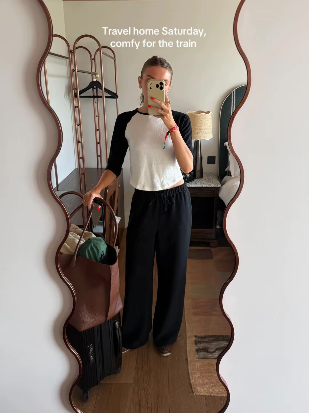 Small in the Zara top
Small reg in the aritzia the lodge pants, I’m 5ft 6
Mine are the black crepette material
Adidas Japan trainers