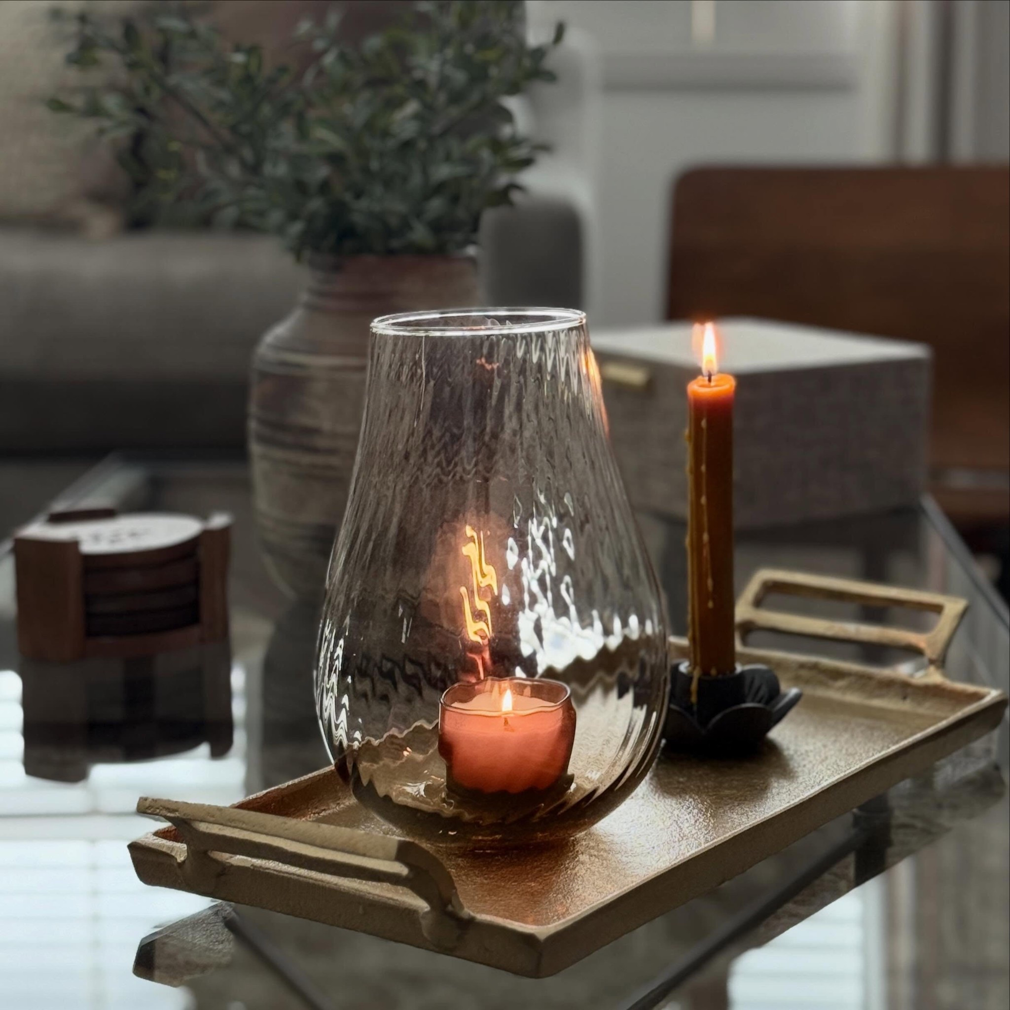 •
𝗜’𝗺 𝗹𝗲𝗮𝗿𝗻𝗶𝗻𝗴…
…the most beautiful things don’t happen overnight! Everything in life takes time, patience, a vision and determination. 
•
•
#coffeetable 
#homedecor 
#housegoals 
#greatroom 
#stylinginspo