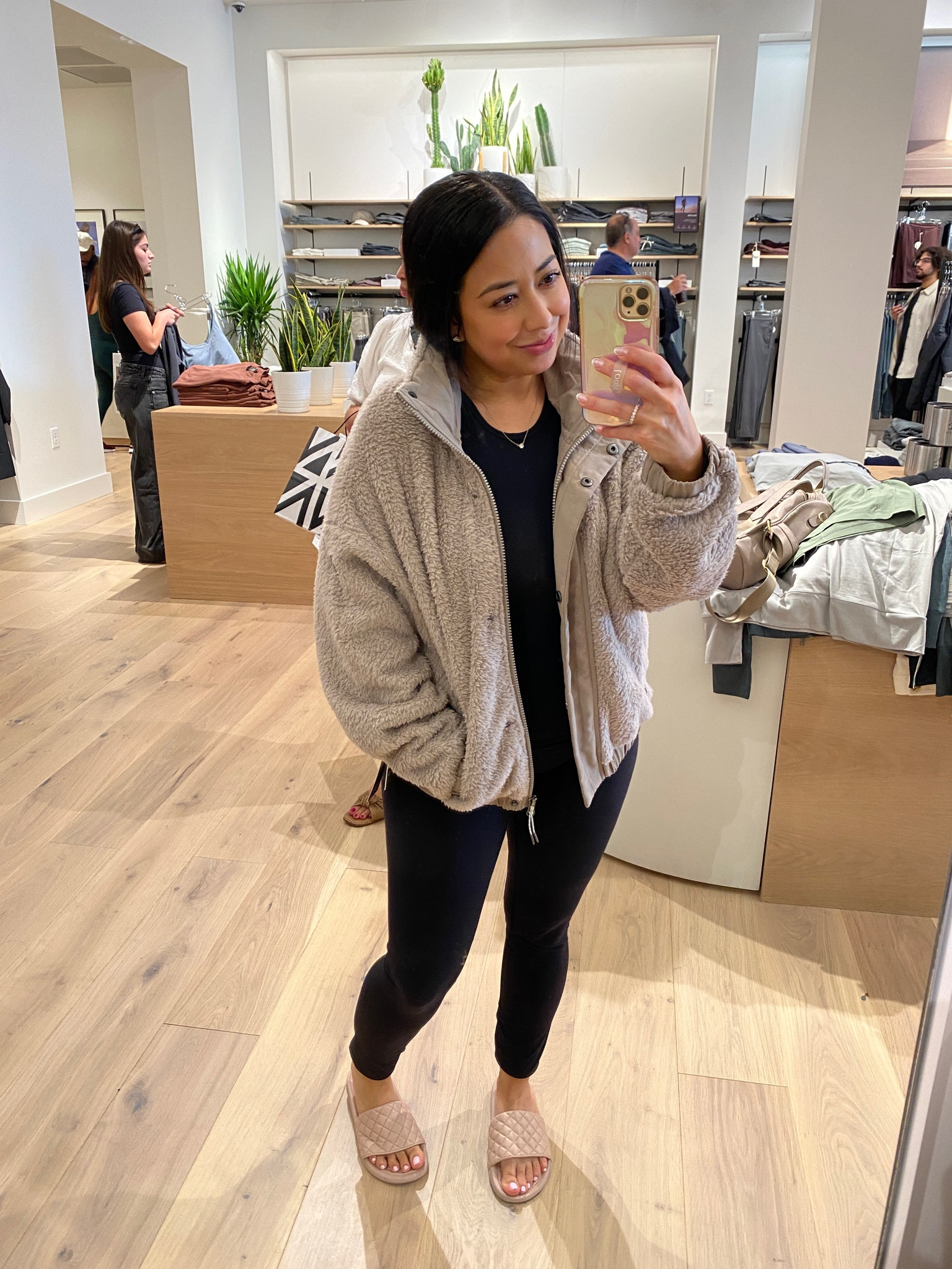 Super soft cozy sherpa jacket. 
I didn’t think I’d like this and I LOVEEEEE it!
Color: graphite
I also love the green color!
Size Smal & TTS

#LTKstyletip