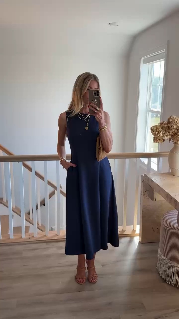 Navy blue dress! 
Runs TTS

#LTKootd #LTKSeasonal #LTKgrwm