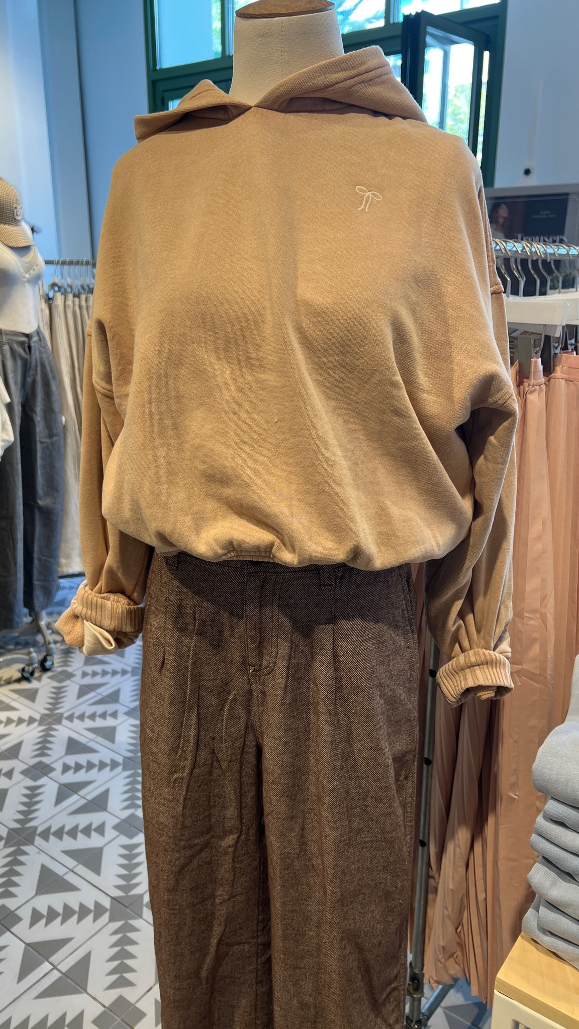 Neutral loungewear set from Aerie! 

The trouser pants are so soft and you can easily dress them up or down! Comes in petite sizes.

The sweater is super cozy with a small embroidered bow 🎀



#LTKPlusSize #LTKFindsUnder50 #LTKMidsize