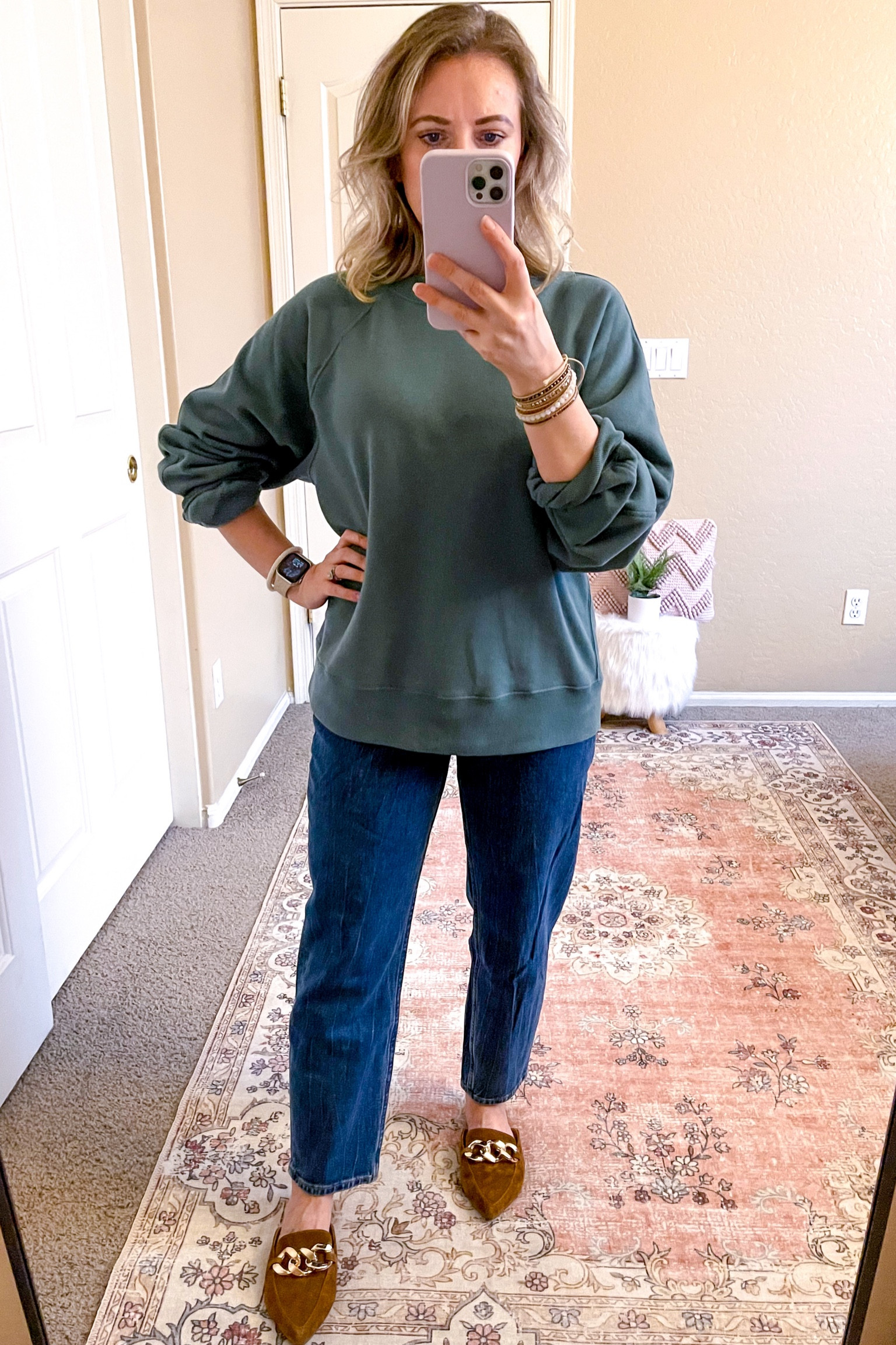 Abercrombie Outfit/ the sweatshirt is so soft/ got it in M for an oversized look/ mom jeans 




Cozy outfit/ comfy outfit/ fall outfit

#LTKstyletip #LTKSeasonal #LTKSale